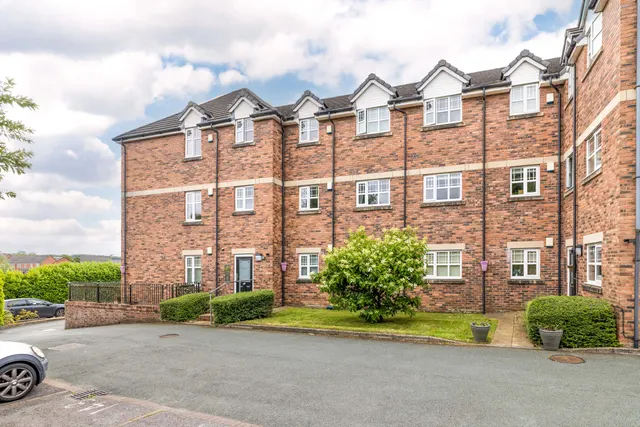 Grove Lane, Standish, WN6, photo 1