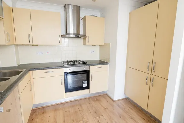 London Road, RM7, photo 1