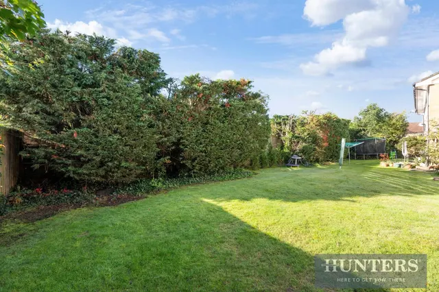 Photo 2 — Bisley Close, Worcester Park
