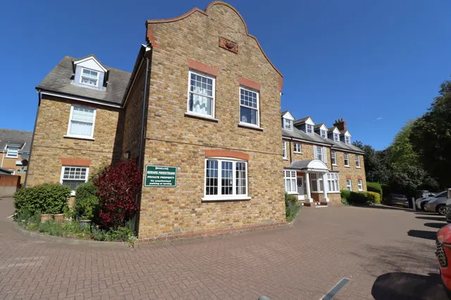 Hockley Road, Rayleigh, Essex, SS6 8BE, photo 1
