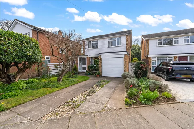 Wensleydale Gardens, Hampton, TW12 2LU, photo 1