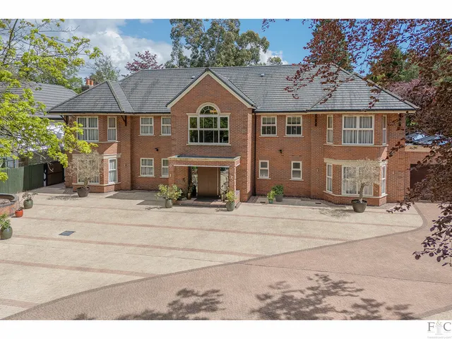 Blackthorn Lane, Oadby, LE2, photo 1