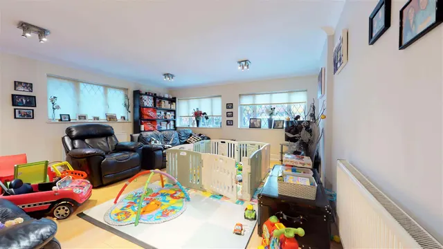 Photo 3 — The Lindens, Loughton