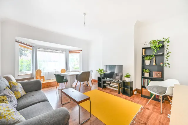 64 Oxgate Gardens, London, photo 1