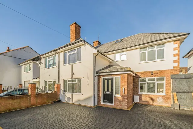 Wellington Avenue, TW3, photo 1