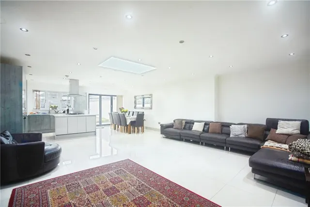 Norbury Crescent, London, SW16, photo 1