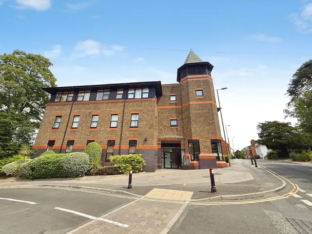 Winchester Road, Basingstoke, Hampshire, RG21 8UE, photo 1