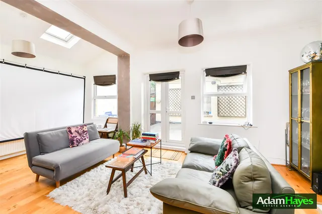 Princes Avenue, Finchley Central, N3, photo 1