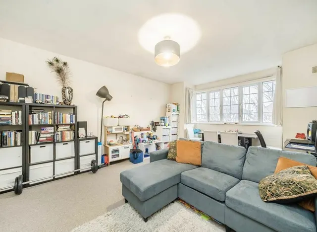Photo 2 — Gunnersbury Avenue, Ealing, W5