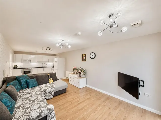 North Drive, Hounslow, TW3, photo 3