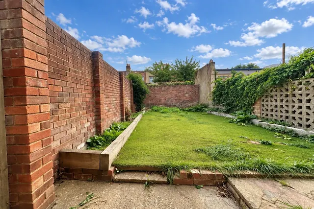 Faircross Avenue, IG11, photo 3