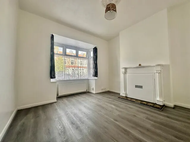 Faircross Avenue, IG11, photo 1