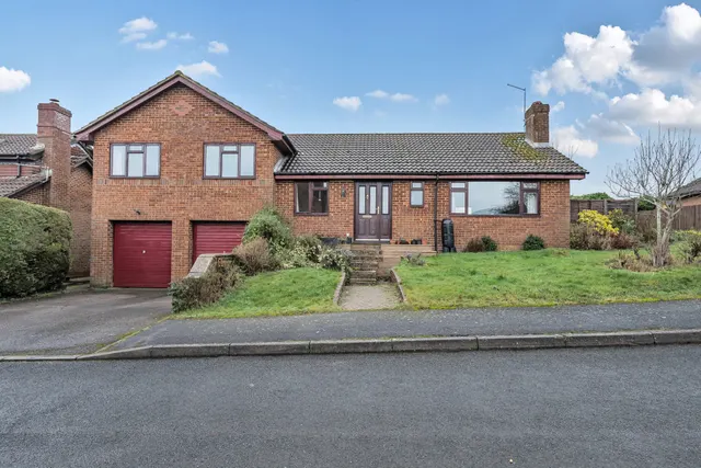 Waverley Close, Odiham, Hampshire, RG29 1AT, photo 1