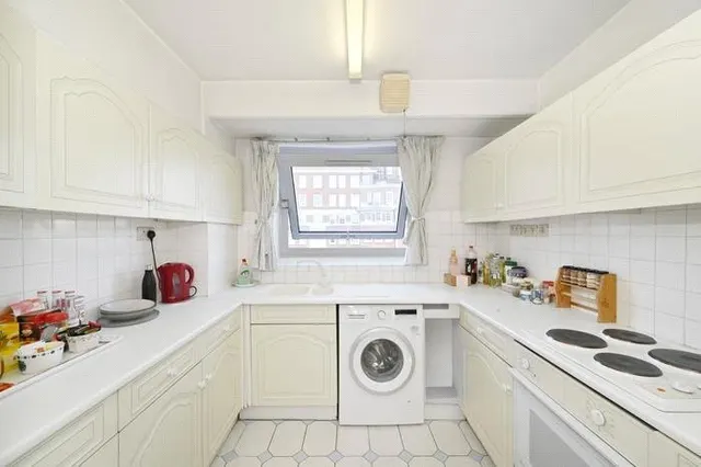 Portman Square, Marylebone, W1H, photo 3