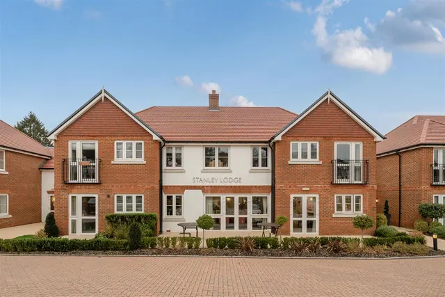 Great Tattenhams, Epsom, KT18, photo 2