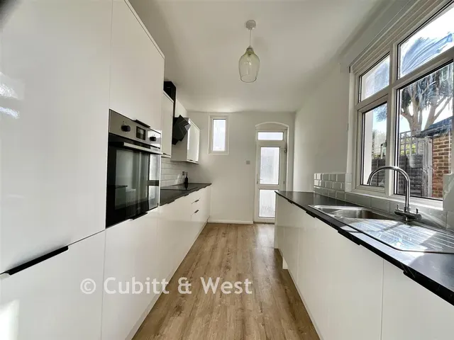 Yorke Road, Reigate, RH2, photo 2