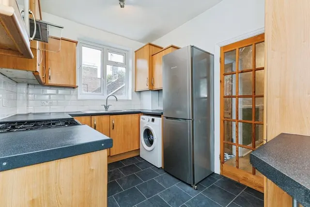 Benhill Wood Road, Sutton, SM1, photo 3