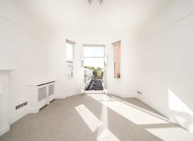 Photo 2 — Draycott Place, Chelsea, SW3