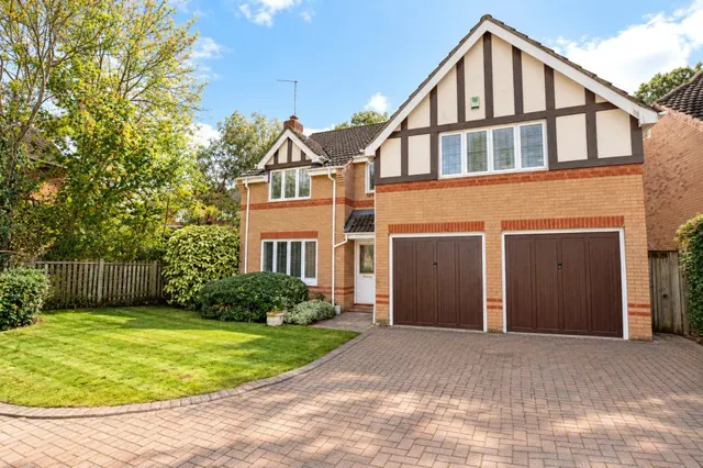 with 5 bedrooms in St Michaels Mead, Bishops Stortford, CM23, photo 1