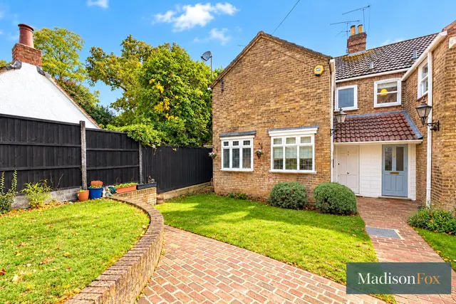 High Road, Chigwell, IG7, photo 1