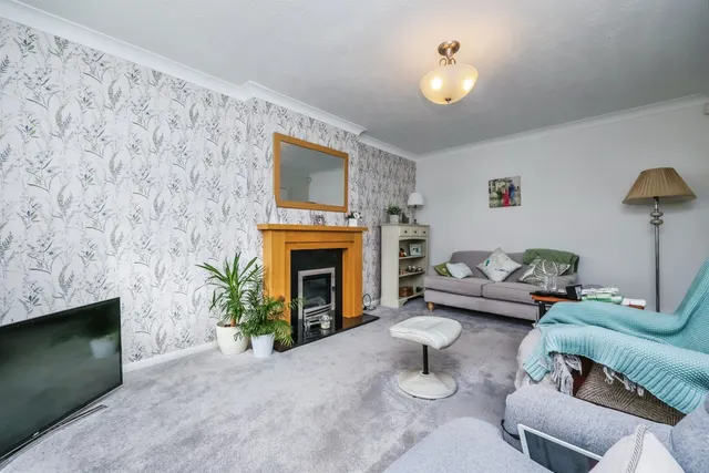 Tudor Court, Hucknall, NG15, photo 2