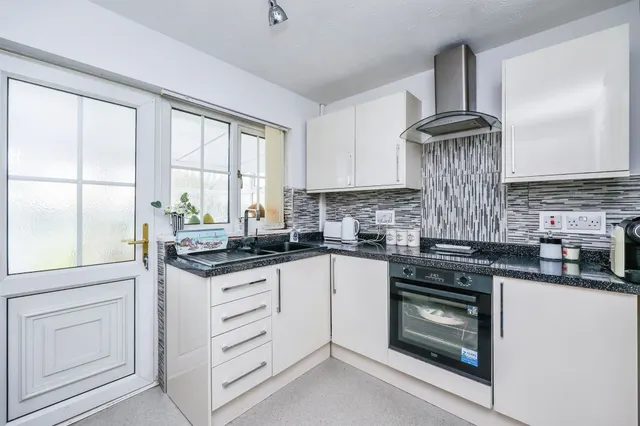 Tudor Court, Hucknall, NG15, photo 3