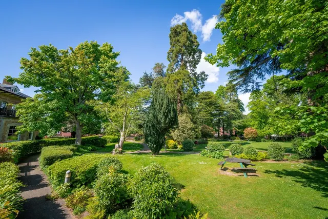 Pitt Rivers Close, Guildford, GU1, photo 2