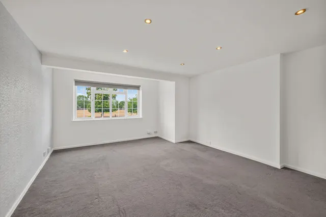 Giggs Hill Gardens, Thames Ditton, KT7, photo 3