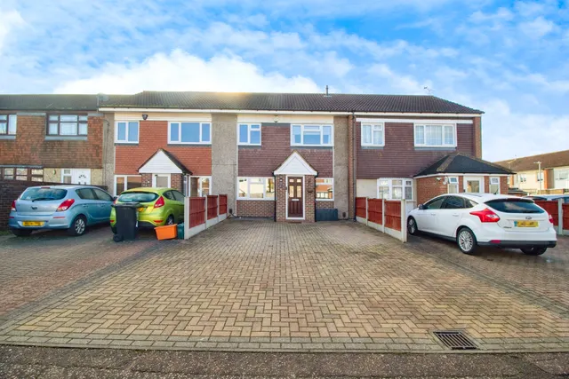 Carisbrooke Close, Basildon, photo 1
