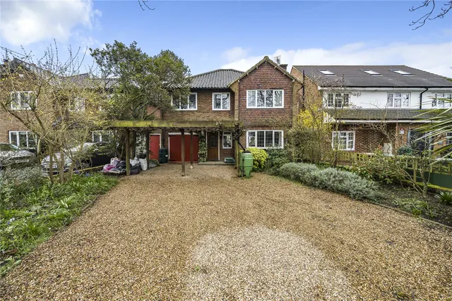 The Avenue, Lower Sunbury, TW16 5ES, photo 1