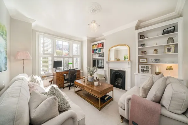 Dornton Road, SW12, photo 2