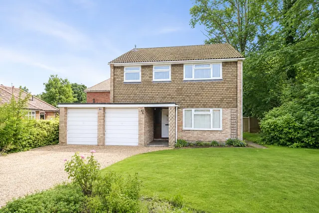 Rochester Grove, Fleet, Hampshire, GU51 3LU, photo 1
