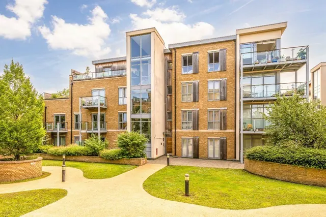 Blagrove Road, TW11, photo 1