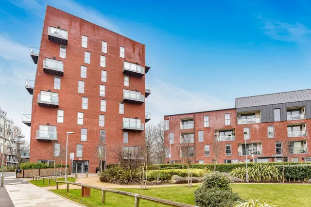 Edgware, HA8, photo 2