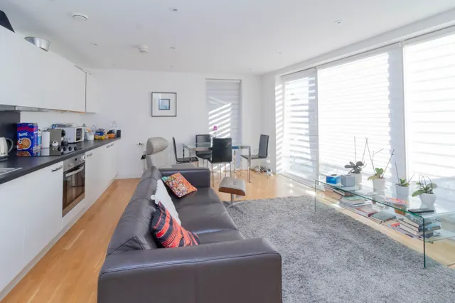 Edgware, HA8, photo 1