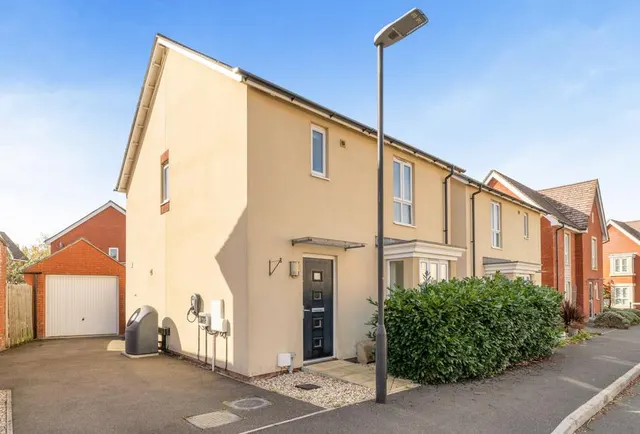 Armstrong Road, GL52, photo 1