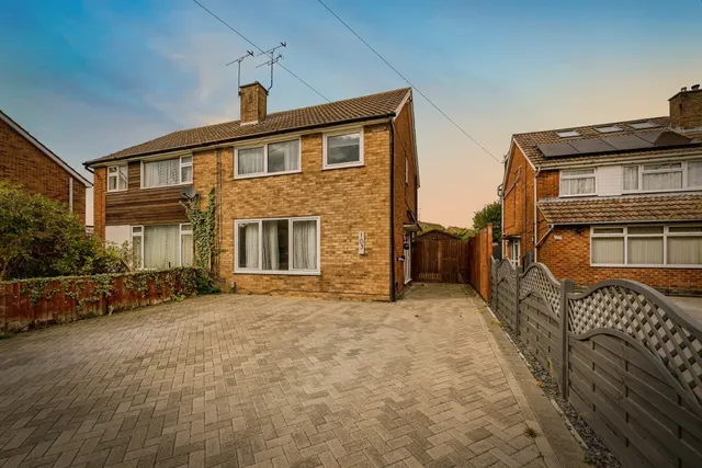 Ingram Avenue, Aylesbury, HP21, photo 1