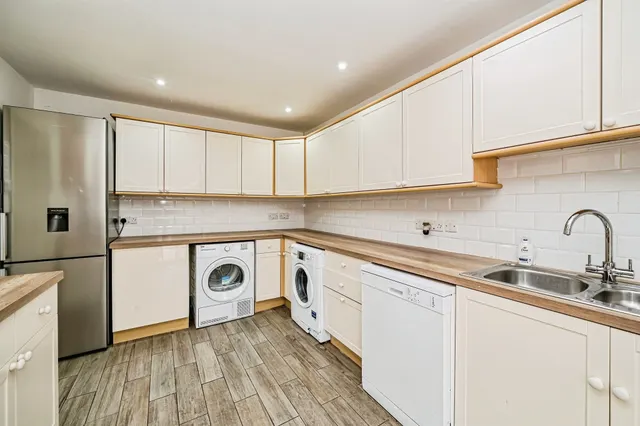 Ingram Avenue, Aylesbury, HP21, photo 2