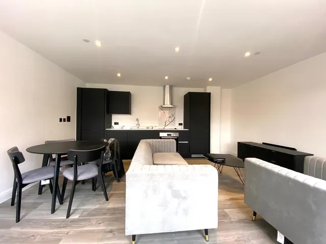 Swan Courtyard, Yardley, B26, photo 3