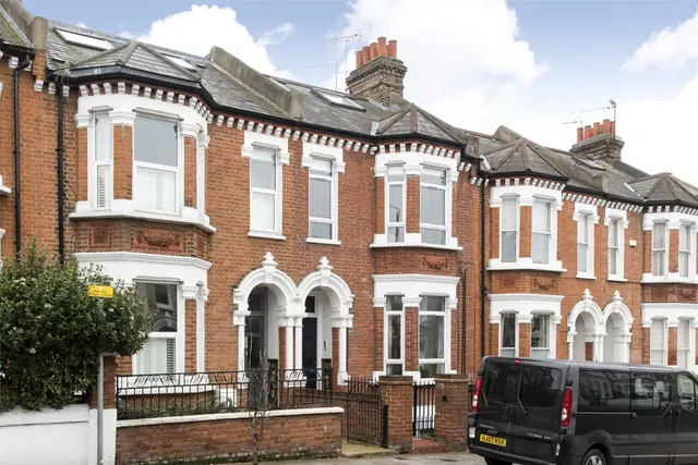 Broomwood Road, London, SW11, photo 1