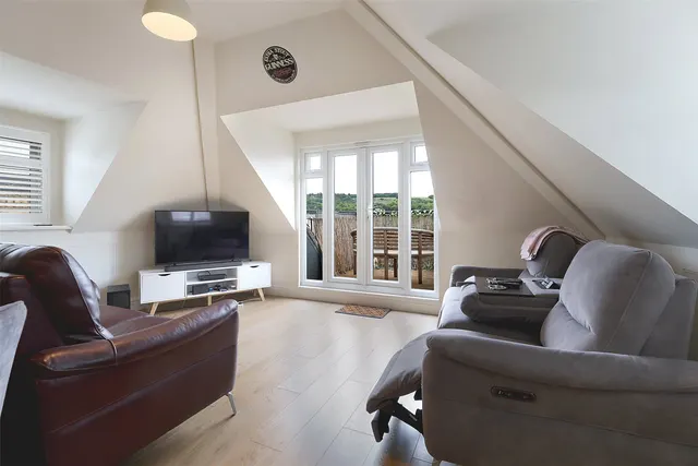 Junction Road, Dorking, RH4, photo 3