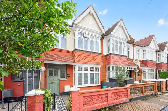 Gatwick Road, London, photo 1