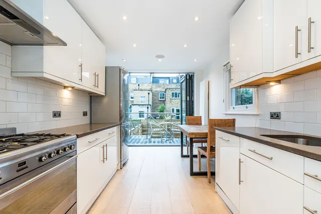 Bennerley Road, London, SW11, photo 2