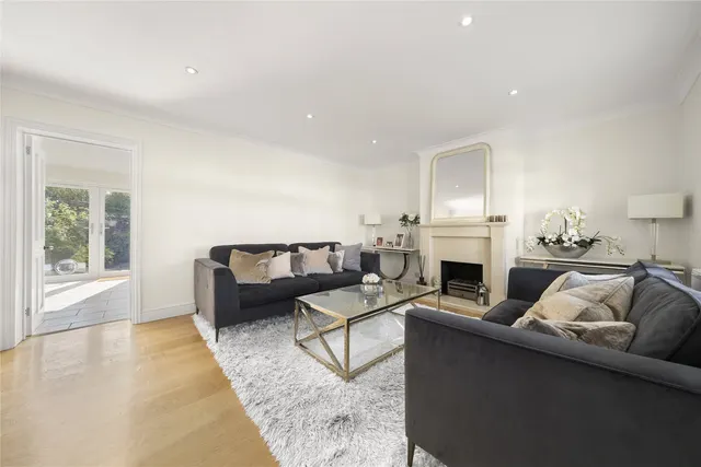 West End Lane, Esher, KT10, photo 3
