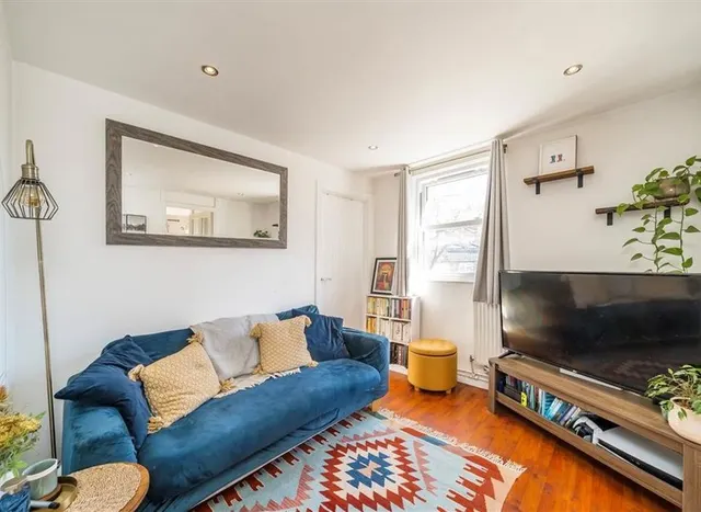 Wilcox Close, South Lambeth, SW8, photo 1