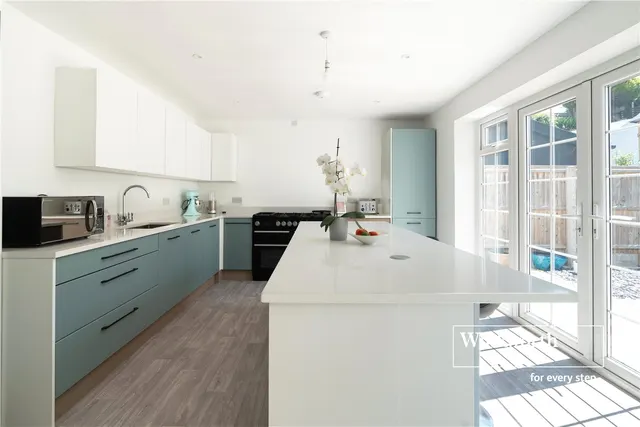 Leigham Vale Road, Bournemouth, Dorset, BH6, photo 1