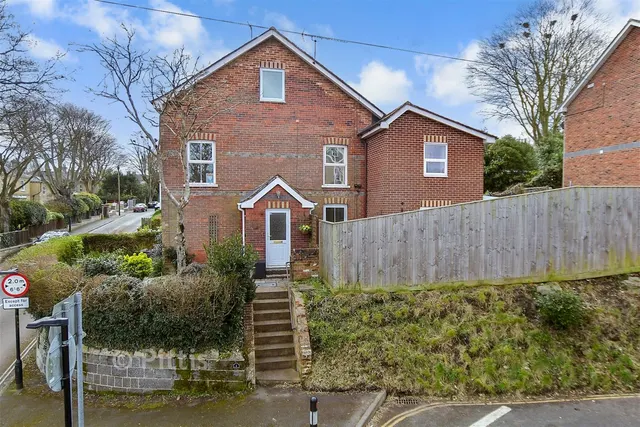 Whitepit Lane, Newport, PO30, photo 2