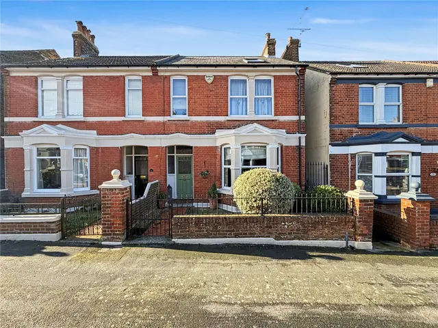 4 bedroom house, Cleave Road, Gillingham, ME7