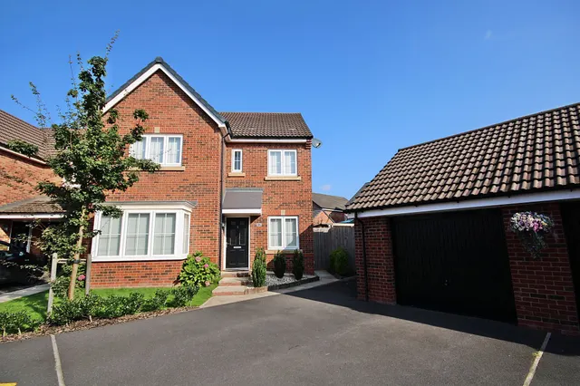 Lakenheath Crescent, Great Sankey, Warrington, Warrington, WA5 3UE, photo 1