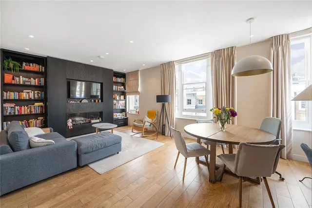 2 bedroom flat — Hand Flower House, 617 Kings Road, London, SW6